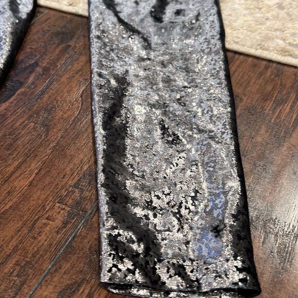 high rise Beyond Yoga Alloy Ombre legging in silver and Grey size S in EUC - Picture 2 of 8